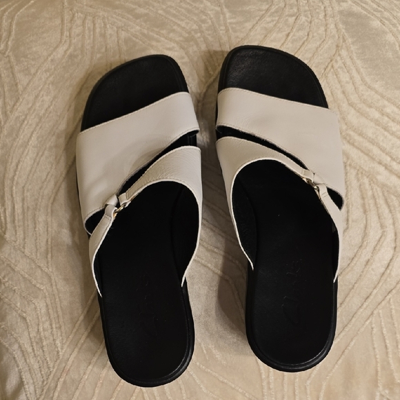 Clarks Black and White Mules - Picture 4 of 12